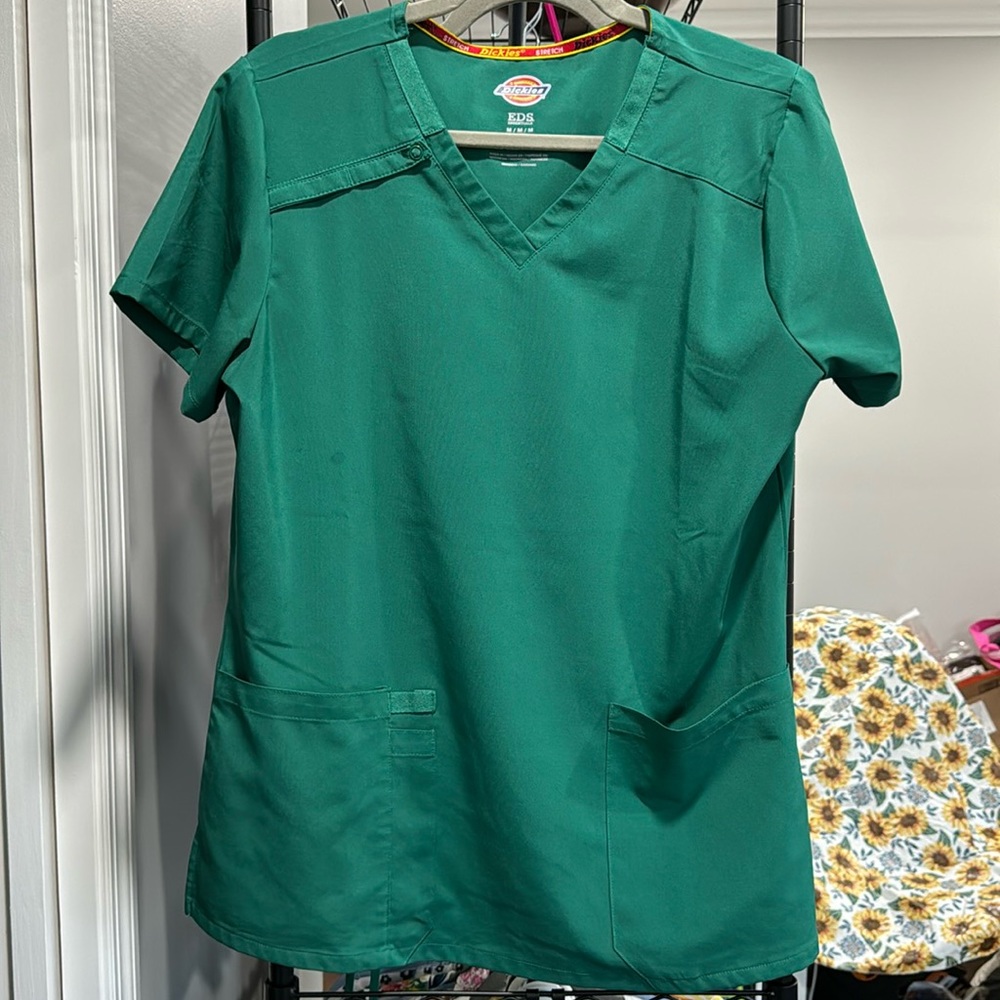 Dickies EDS Essentials Hunter Green Scrub Top